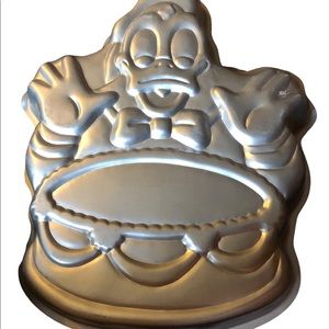 Vintage Wilton Disney Donald Duck with Birthday Cake Pan (502-3681, 1983)